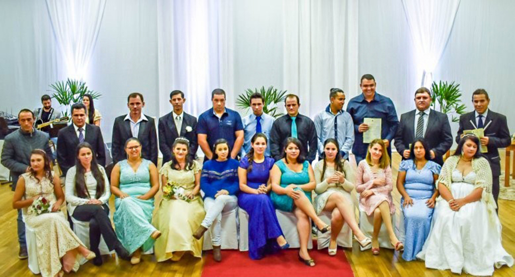 Casamento coletivo oficializa união de onze casais em Capinzal
