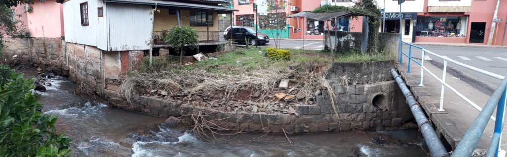  - Boa parte das pedras da taipa foram levadas pelas cheias do Rio Capinzal, devendo refazer o muro no sentido da água não venha a sair do leito também de tal lado da margem.