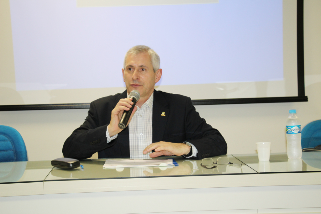  - Docente do Mestrado Profissional em Administração da Unoesc, campus Chapecó, professor Rógis Juarez Bernardy.