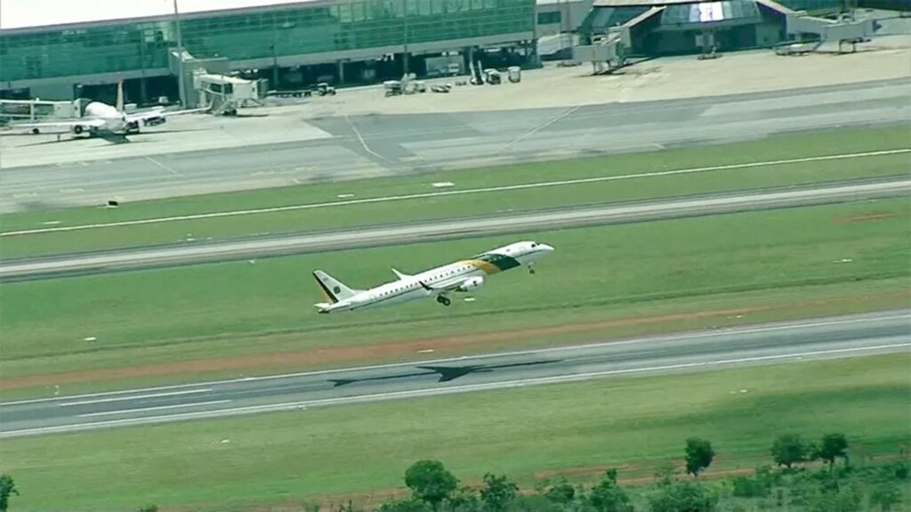 Coronavírus: aviões da FAB decolam de Brasília para buscar brasileiros na China