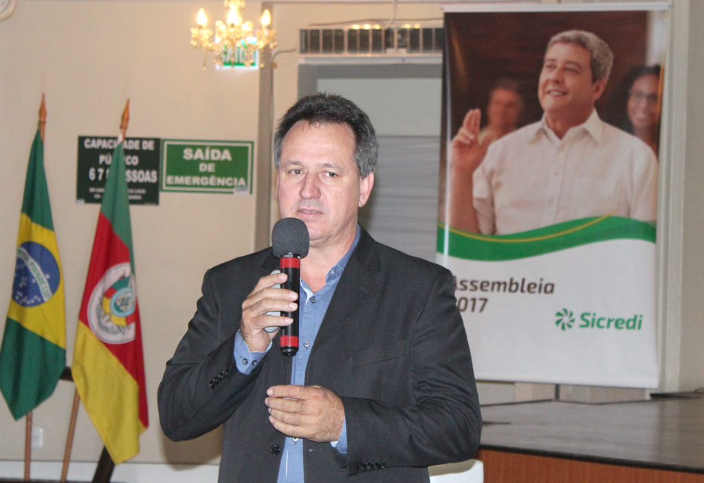  - Presidente da cooperativa, Sr. Adelar José Parmeggiani, durante a Assembleia Geral Ordinária.