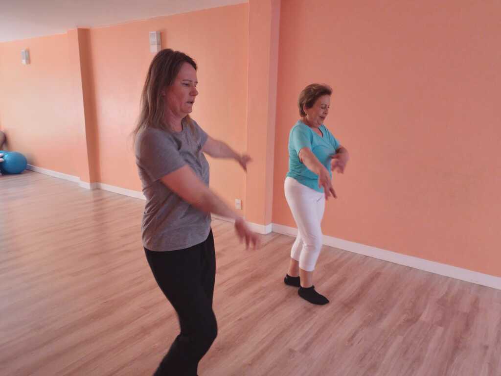 Aulas de dança movimentam o Parque Dom Antônio Zattera