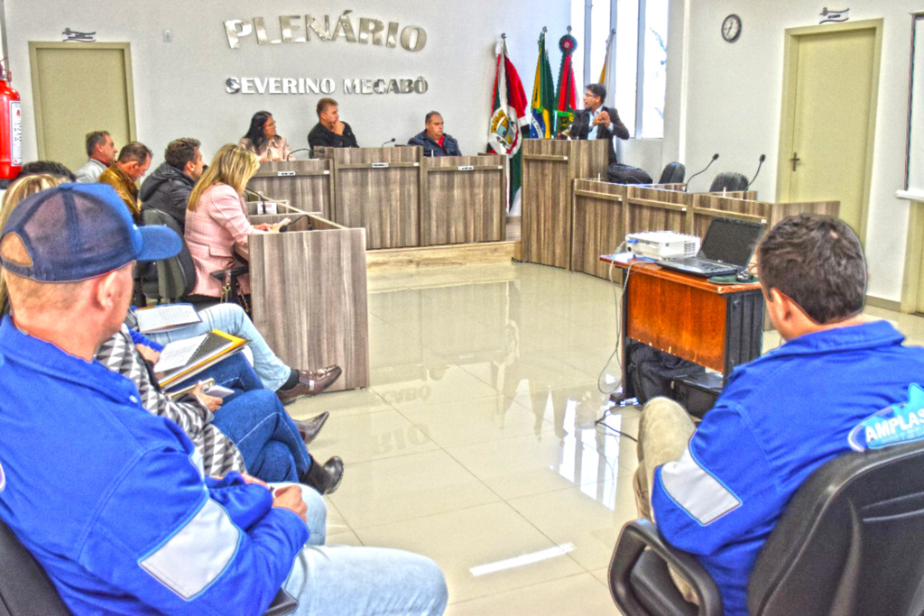 'É função constitucional dos prefeitos e legisladores atualizarem as leis'