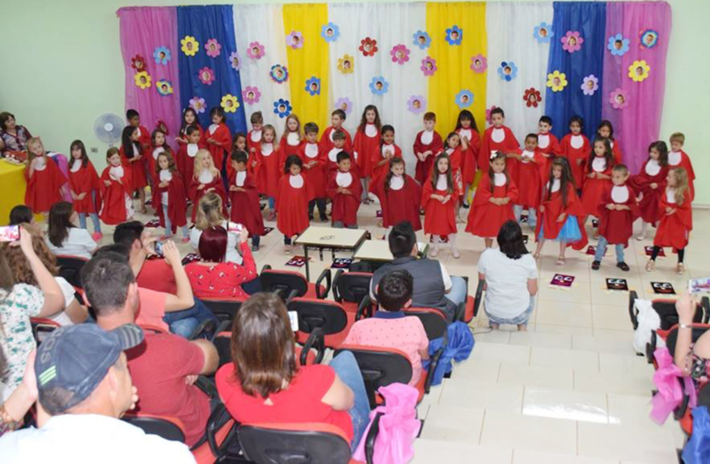 40 crianças se formam na Pré-Escola da  Creche Dona Tereza