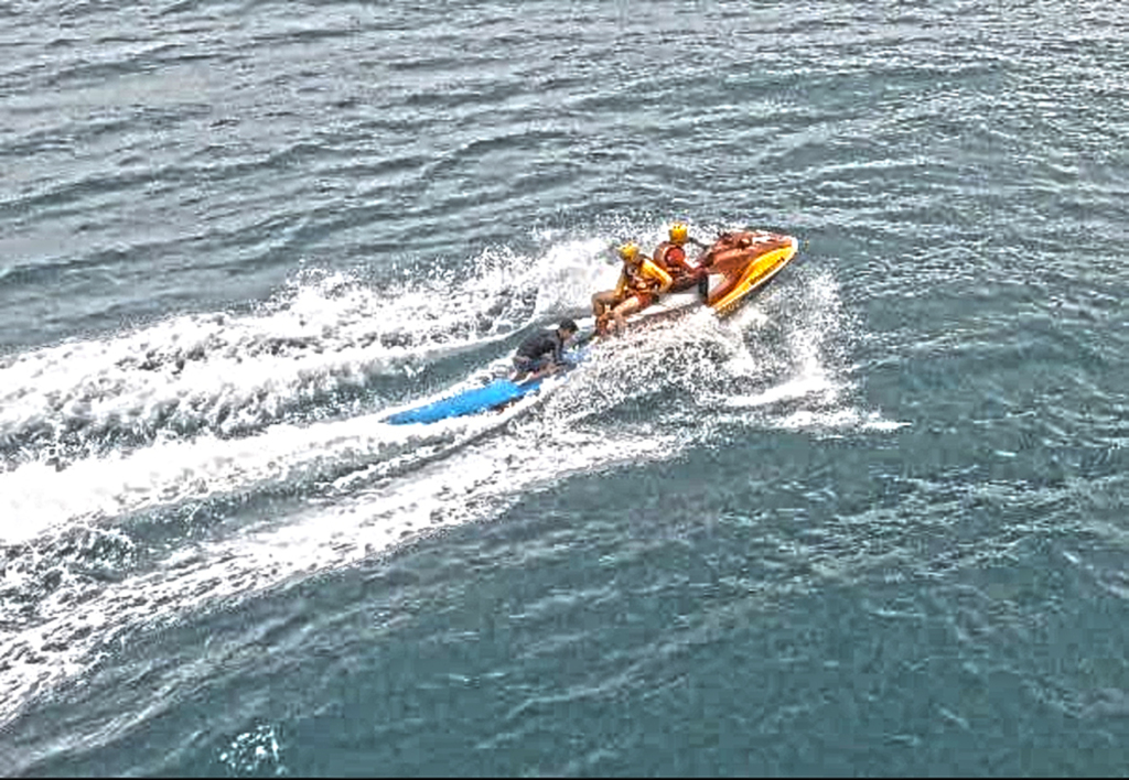 Drone do CBMSC localiza surfista à deriva há mais de 4 quilômetros da praia em Florianópolis