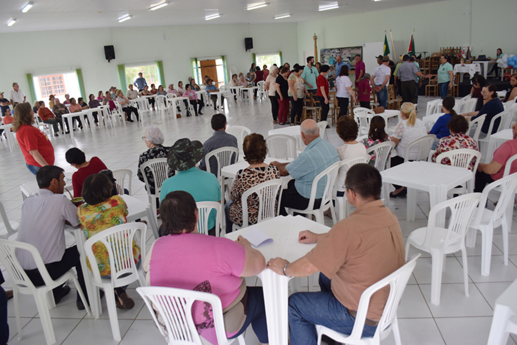 Atividades com idosos chamam atenção para saúde do coração em Abdon