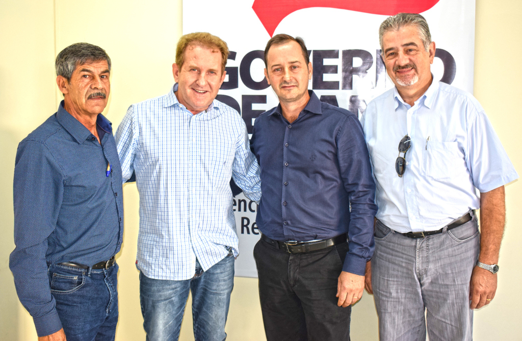  - Secretário Comin com os prefeitos de Catanduvas e Erval Velho e o vice-prefeito de Joaçaba.