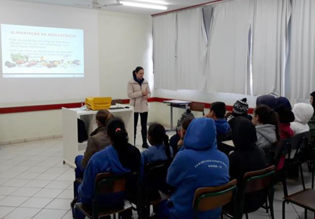 Alimentação saudável é tema de atividade do  Saúde na Escola em Esmeralda