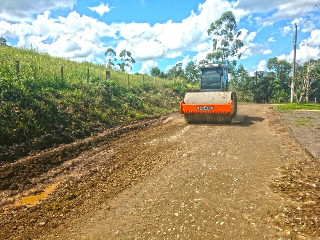 Mais de 40 km de estradas do interior de Joaçaba recebem melhorias