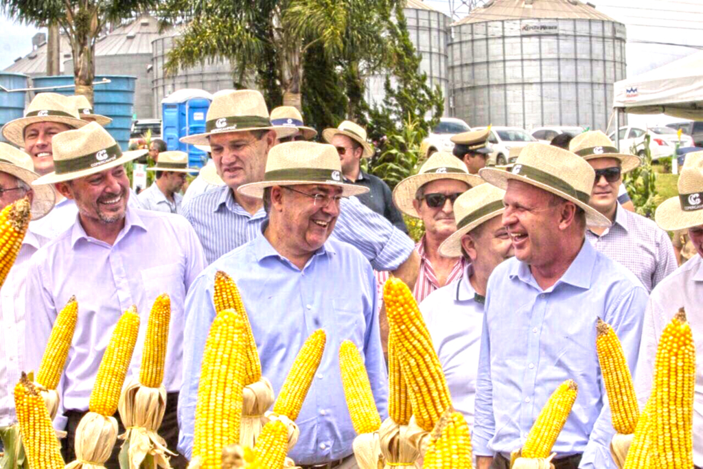 Colombo e Merisio participam de abertura da feira Dia do Campo Copercampos