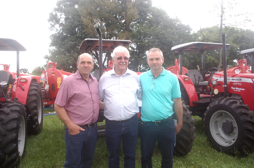 Secretaria da Agricultura entrega 115 equipamentos para atender o meio rural