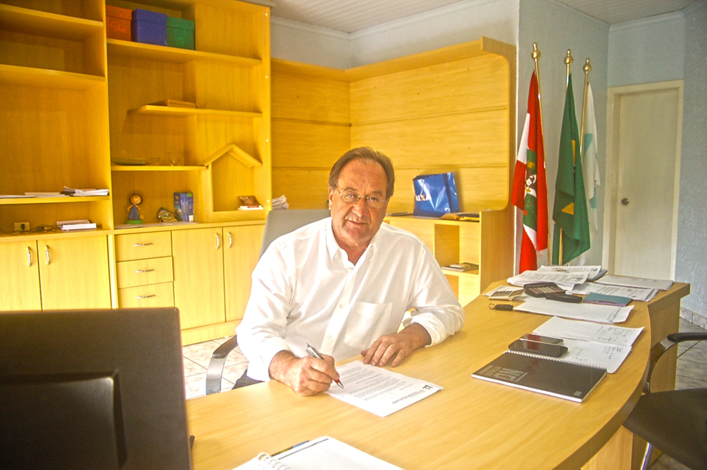  - O prefeito Alcides Mantovani tem a intenção de conseguir mais médicos para o Posto de Saúde, sendo essa uma das expectativas para Março.