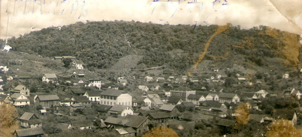 - A foto de Capinzal em 1949, ano da emancipação político-administrativa.