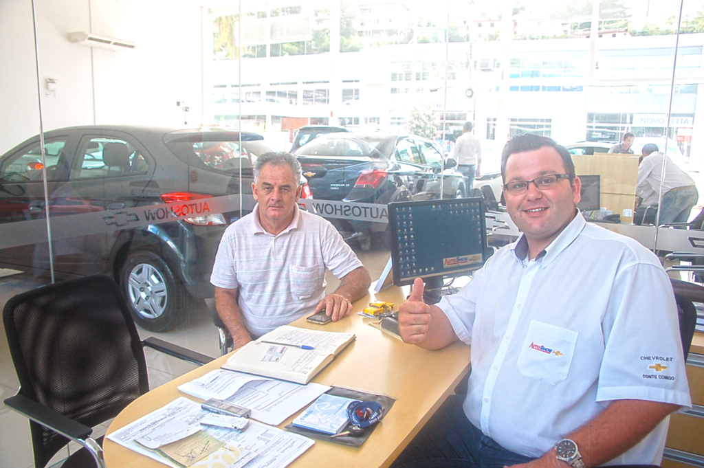  - Diretor geral de O Tempo (Enio Azevedo) e o gerente da Auto Show filial de Capinzal, Otamar Esganzela.