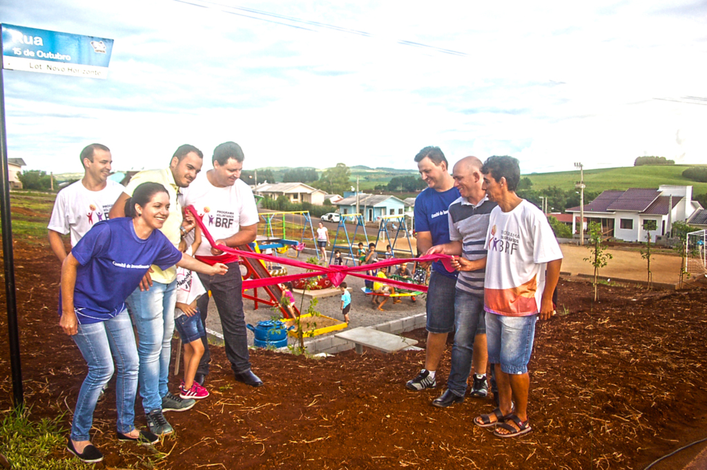 BRF e parceiros realizam a inauguração de parquinho