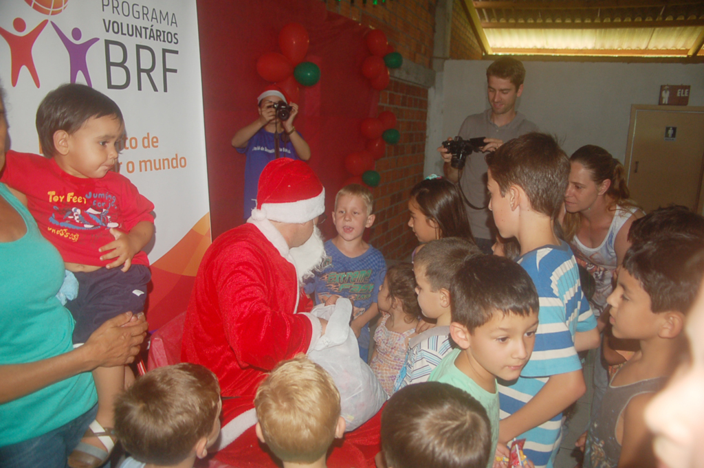 BRF de Capinzal realiza Natal da Criança Feliz na comunidade