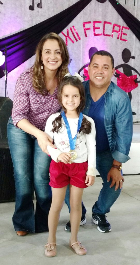  - Isabela Ludovig com a música: Valeu Amigo ? Pikeno e Menor.