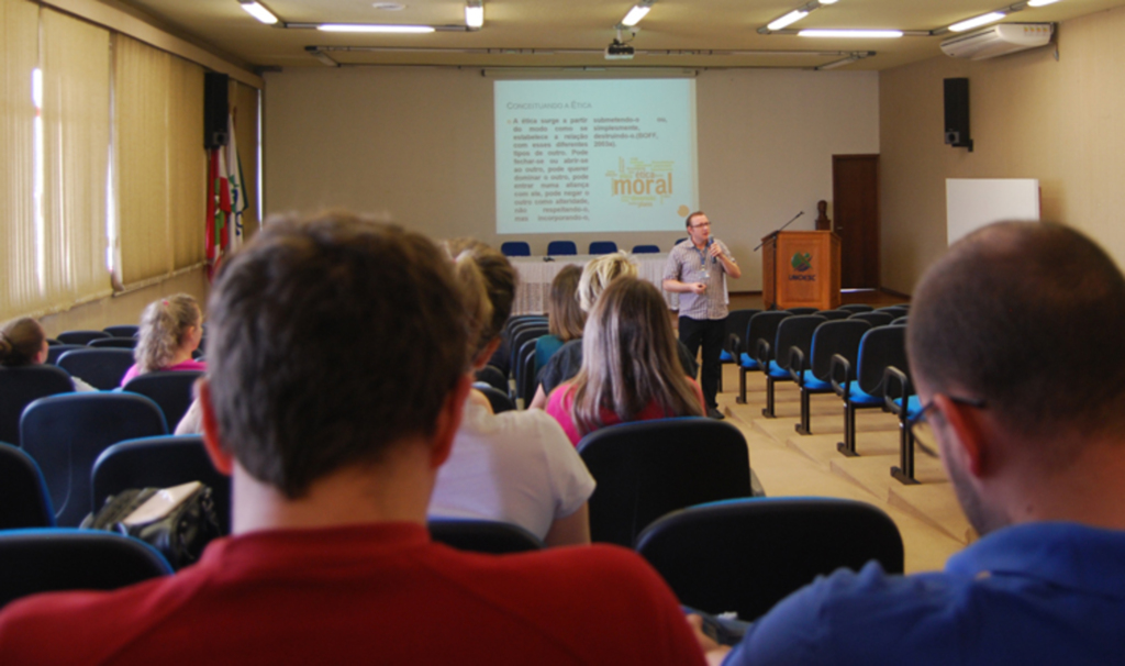  - Palestra com o professor Márcio Trevisol