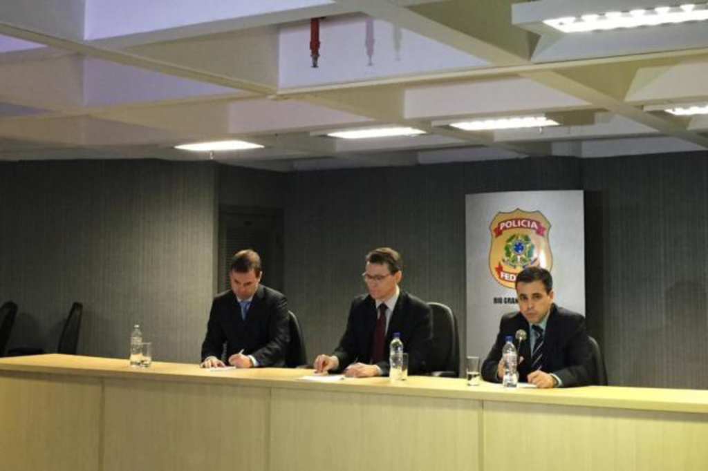  - Delegados da Polícia Federal realizaram coletiva de imprensa na manhã desta terça-feira na sede da PF, em Porto Alegre Foto: Jaqueline Sordi / Agência RBS.