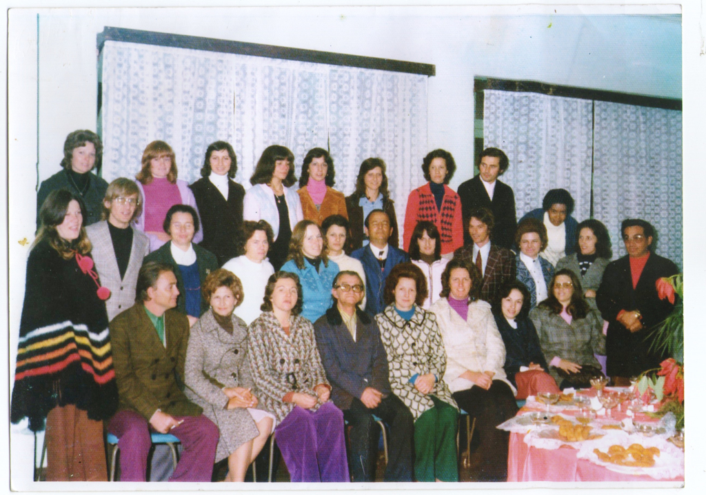  - O registro fotográfico é de 1975, por ocasião dos 25 anos da Escola Belisário Pena, da cidade de Capinzal (SC), sendo da direção e professores.