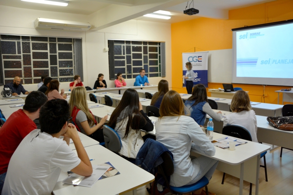  - Estudantes, incubados e MEIs participam de oficina sobre planejamento