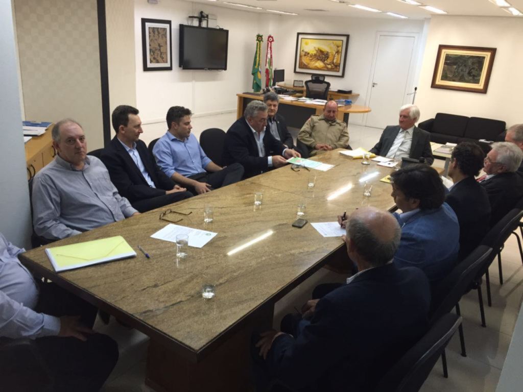  - Representantes da Faesc e do Senar/SC estiveram presentes durante reunião no Centro Administrativo do Governo do Estado para debater a violência no campo