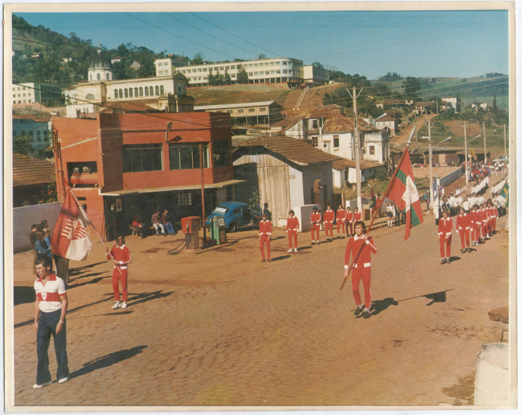  - A foto é do ano de 1973, quando o Arabutã Futebol Clube sagrou-se campeão da Liga Esportiva Oeste Catarinense ? LEOC.