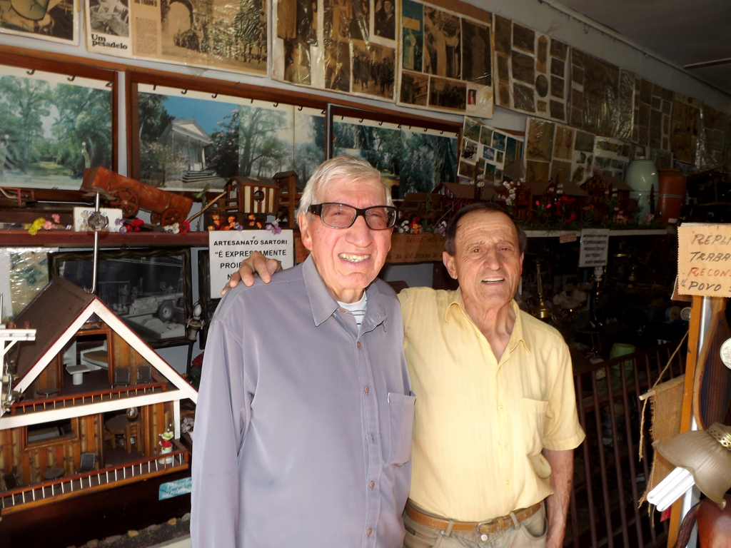 Aldo Azevedo/Jornalista. - Apolônio Spadini e o artesão ? historiador ? cidadão honorário de Capinzal, Antoninho Sartori.