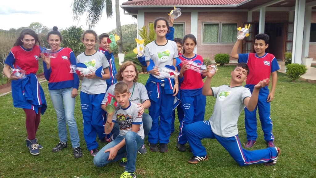 Educação ambiental da Usina Machadinho realiza a atividade 'Salva-vidas de peixes'