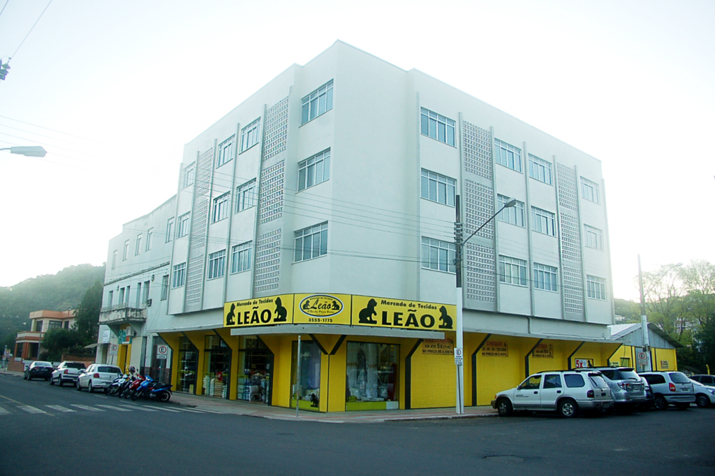 MERCADO DE TECIDOS LEÃO: o rei dos preços baixos