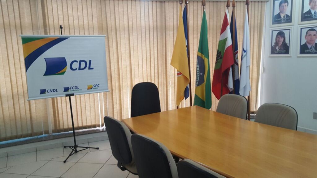  - Câmara de Dirigentes Lojistas (CDL).