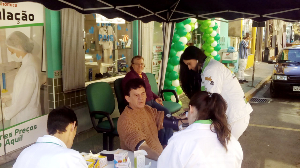  - Aldo Azevedo e parte da equipe Med Farma (Leandro, Andrez e Ana).