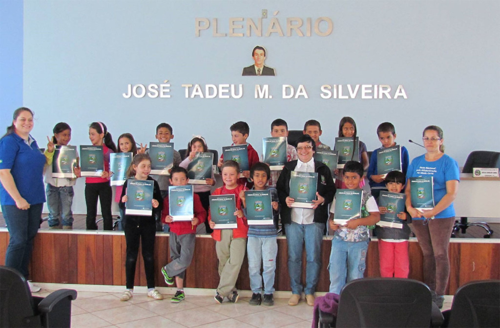 Professoras e funcionárias da escola Zulmira participam de capacitação