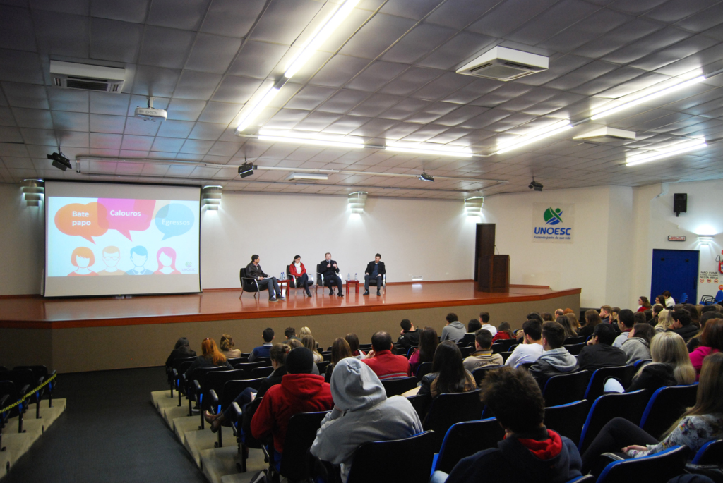 null - Egressos relataram suas experiências