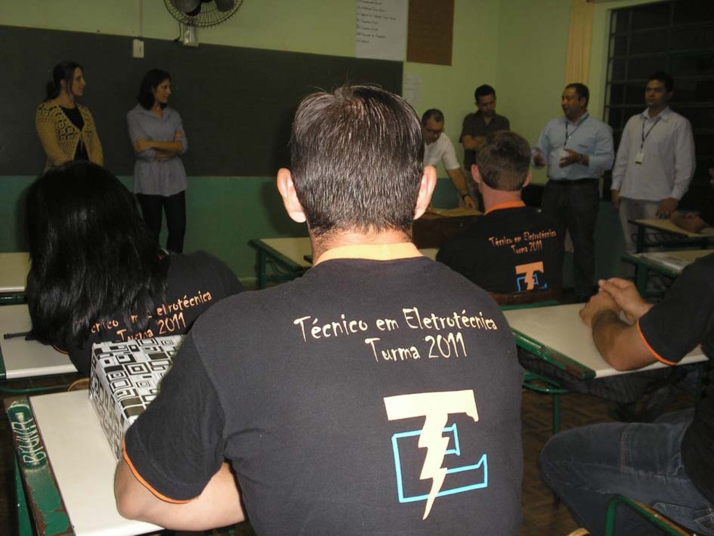 Enercan contrata alunos de curso Técnico em Eletrotécnica