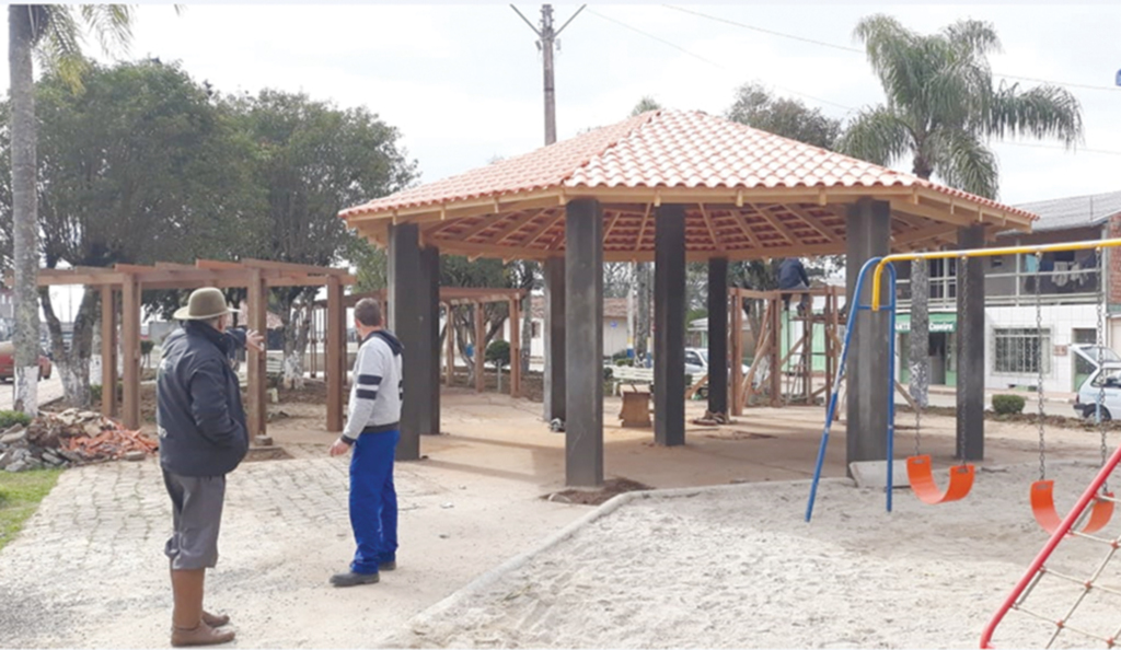 Praça central de Capão Alto  é revitalizada