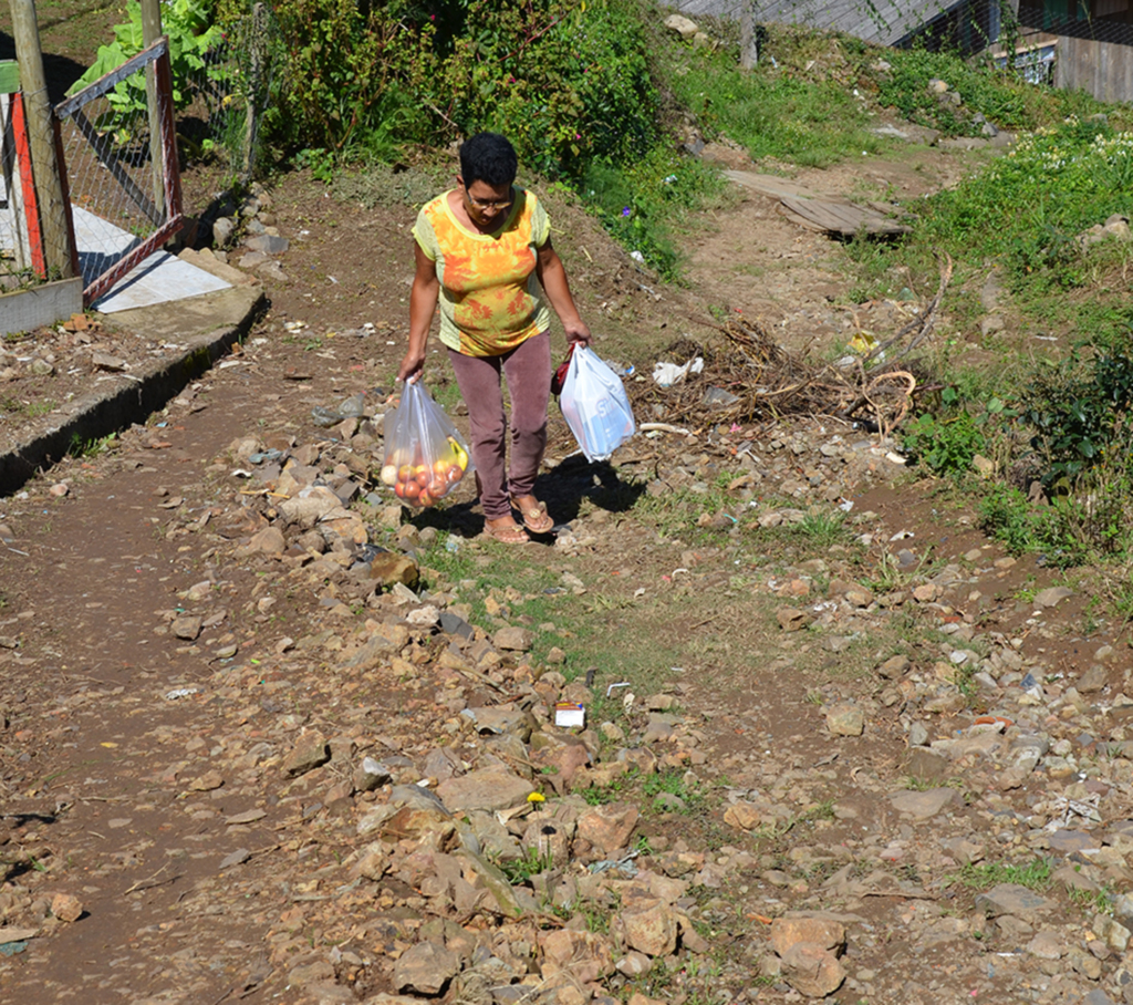 Famílias pedem concretagem de rua no Bela Vista