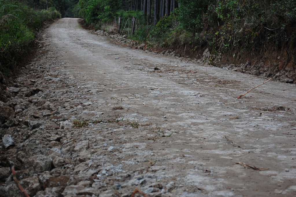 Recuperada estrada Linha dos Boavas em Anita