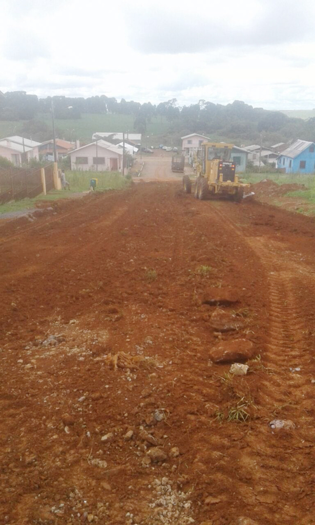 Obras de pavimentação estão sendo realizadas  em Esmeralda