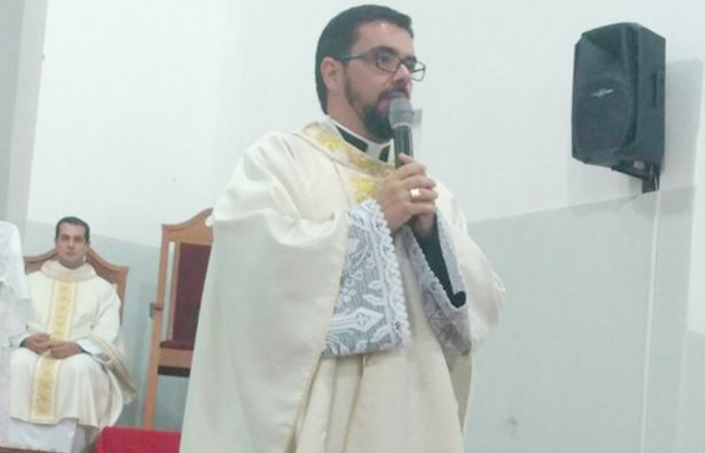 Padre Fabrício se despede da Paróquia de Celso Ramos