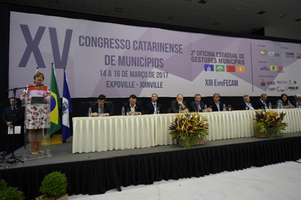 Importância da união dos prefeitos é destacada durante a abertura do XV Congresso Catarinense de Mun