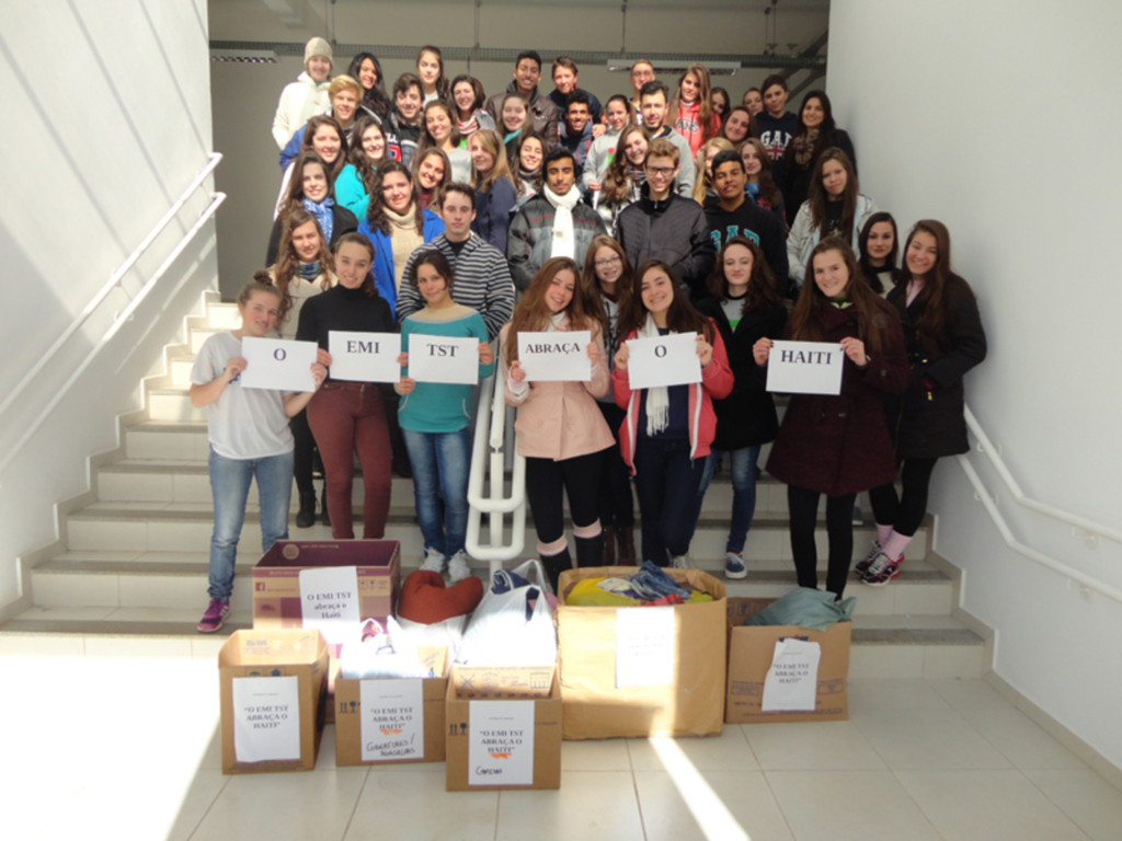  - Alunos do IFC: ideia surgiu após debate sobre imigração e trabalho que contou com a participação de haitianos (Foto: Divulgação/IFC Luzerna).