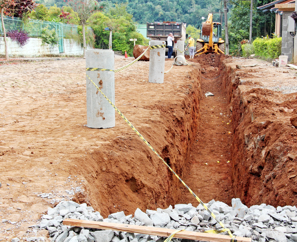 Prefeitura inicia obras de pavimentação na Rua Santa Catarina
