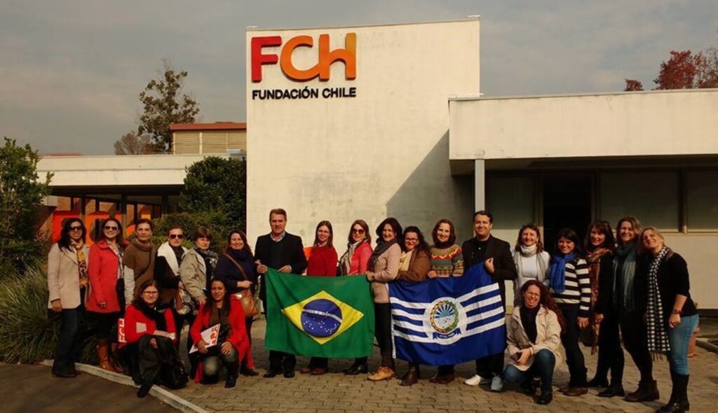 MOVIDOS PELA EDUCAÇÃO