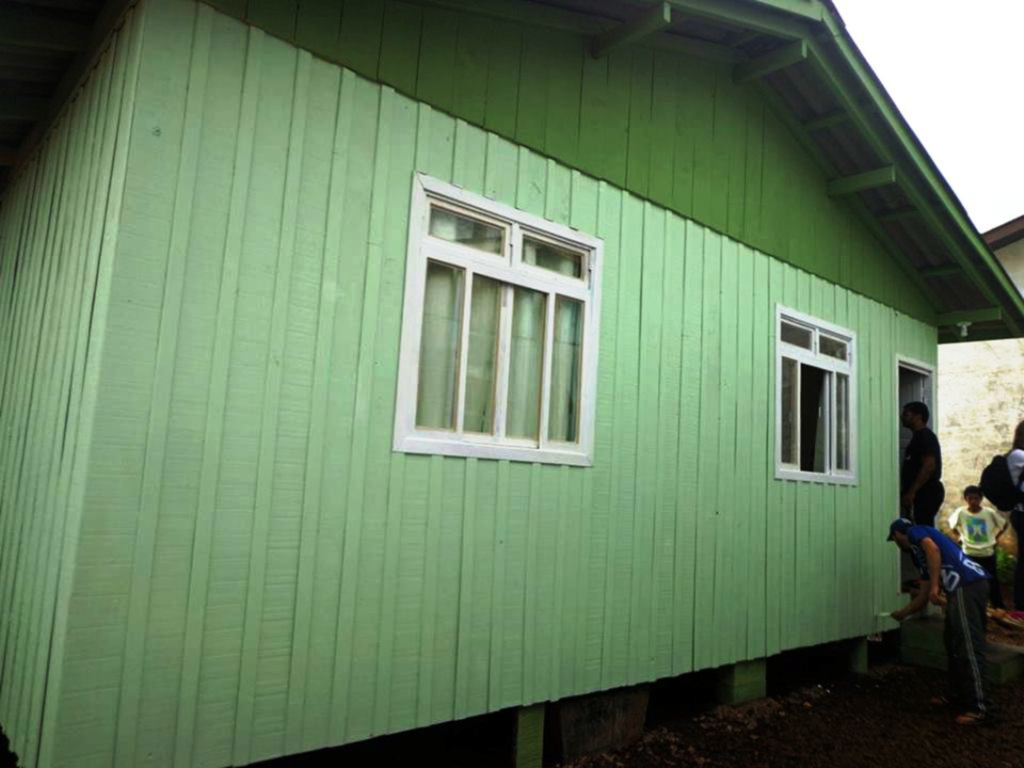 Casa destruída por chamas em Campo Belo do Sul é reconstruída por voluntários