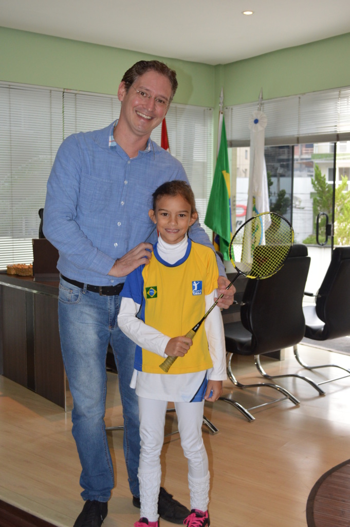  - O vice-prefeito Marcos Weiss e Letícia Andres.