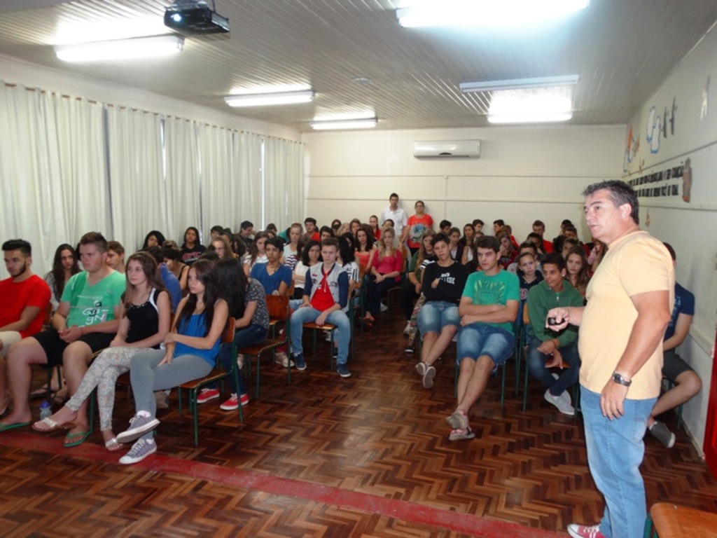 Gabinete - Ipira - Cidiane Pedrussi - Dr. Ricardo ministrou a palestra.