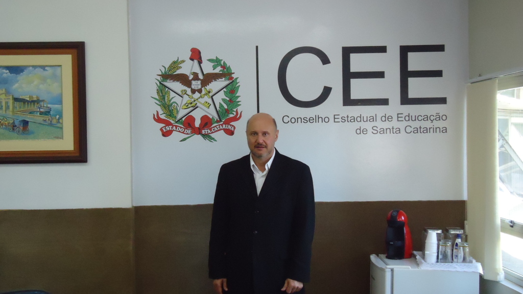 Jor. Adelcio Machado dos Santos (MTE/SC nº 4155 - JP) Diretor da Associação Catarinense de Impren - Adelcio Machado