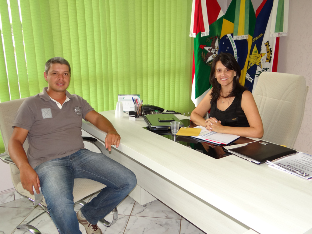 Trator é repassado a agricultores de Capão Alto