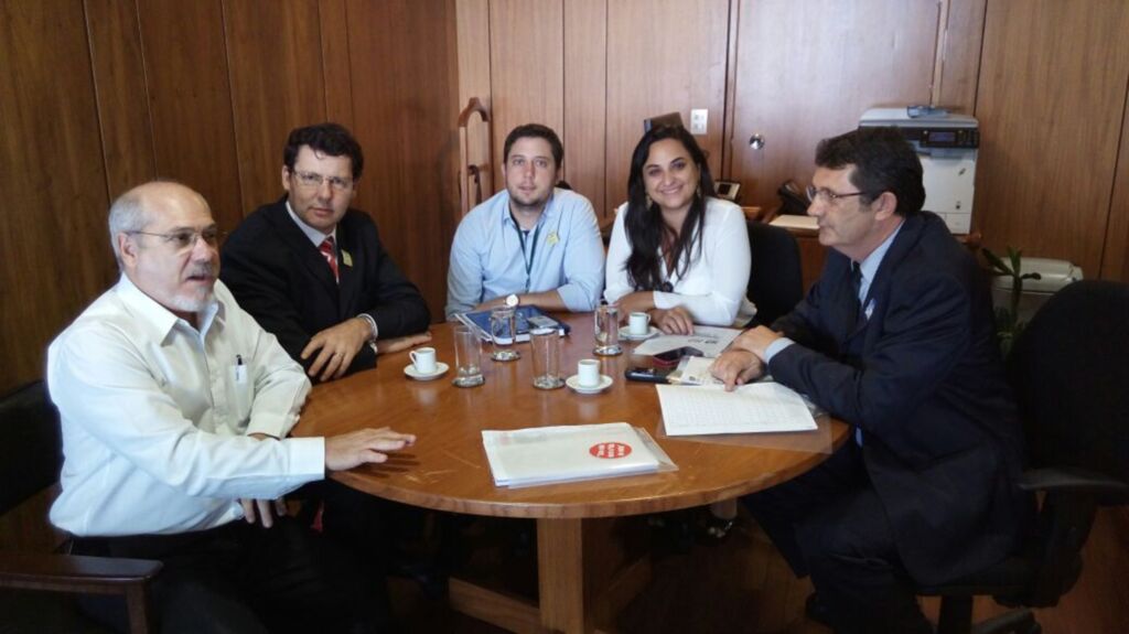  - Na foto, encontro no Palácio do Planalto com Luiz Azevedo.